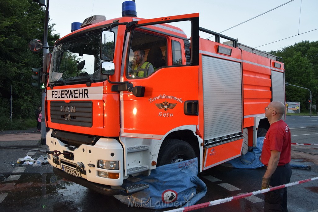 TLF 4 umgestuerzt Koeln Bocklemuend Ollenhauer Ring Militaerringstr P192.JPG - Miklos Laubert